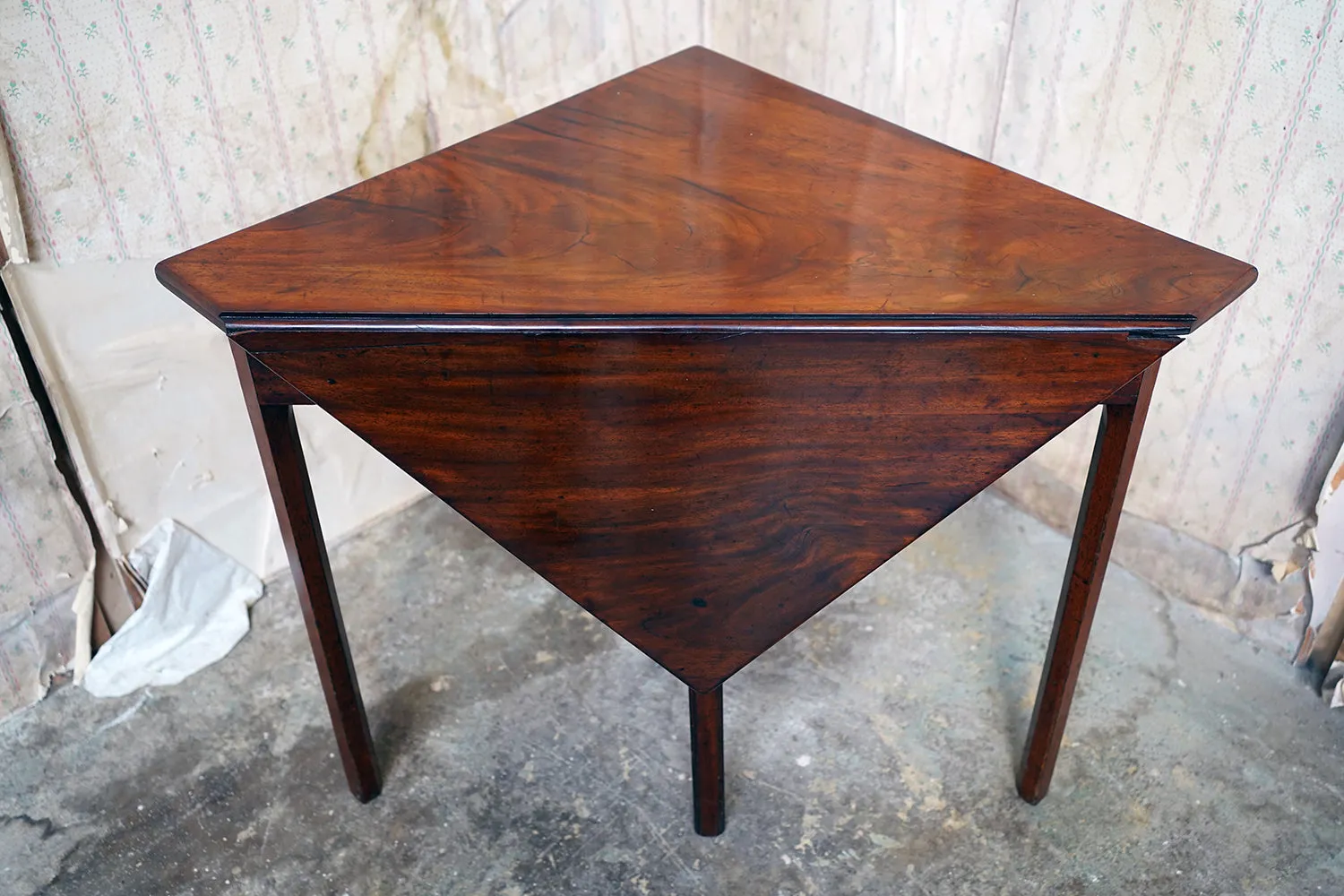 A George III Mahogany Triangular Drop-Leaf Corner Table c.1760-70