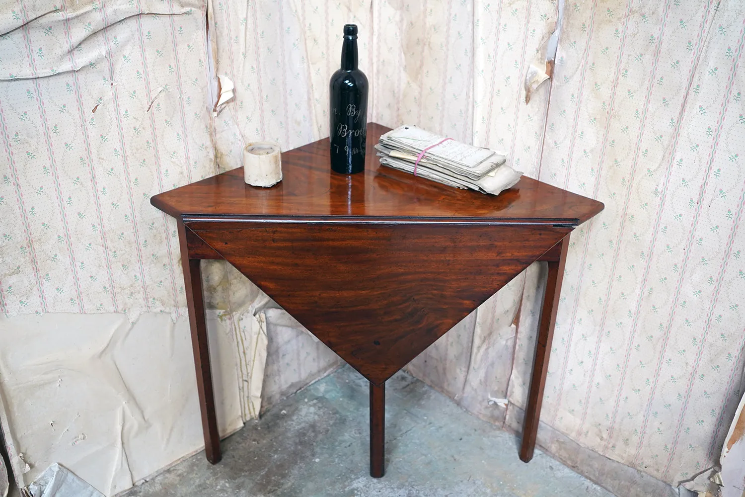 A George III Mahogany Triangular Drop-Leaf Corner Table c.1760-70