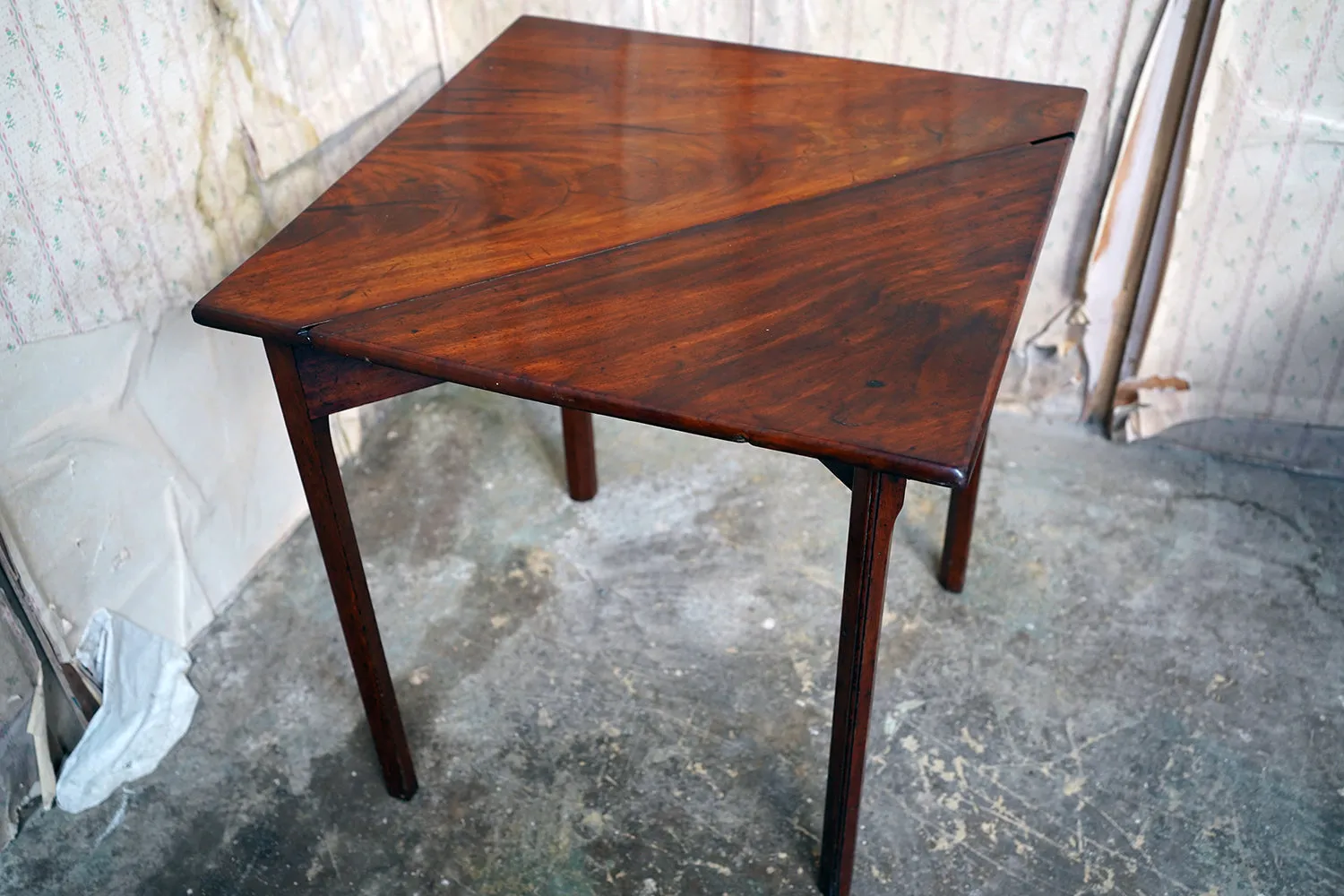 A George III Mahogany Triangular Drop-Leaf Corner Table c.1760-70