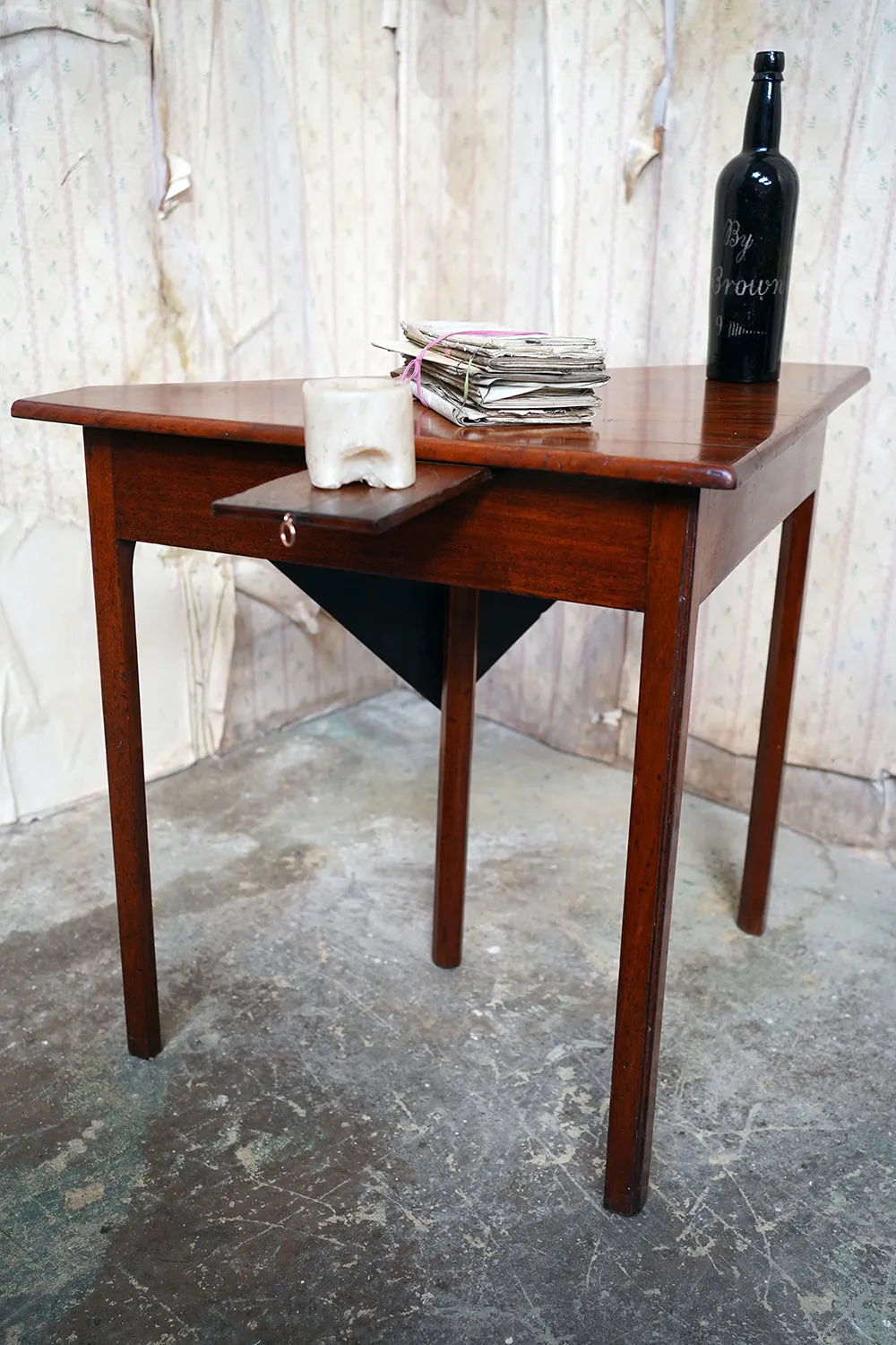 A George III Mahogany Triangular Drop-Leaf Corner Table c.1760-70