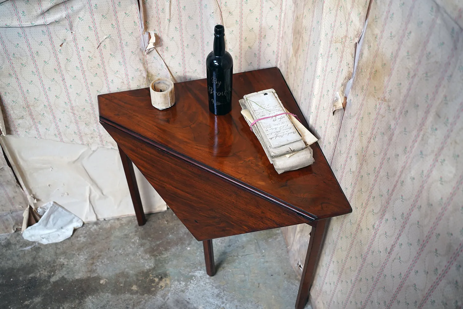 A George III Mahogany Triangular Drop-Leaf Corner Table c.1760-70