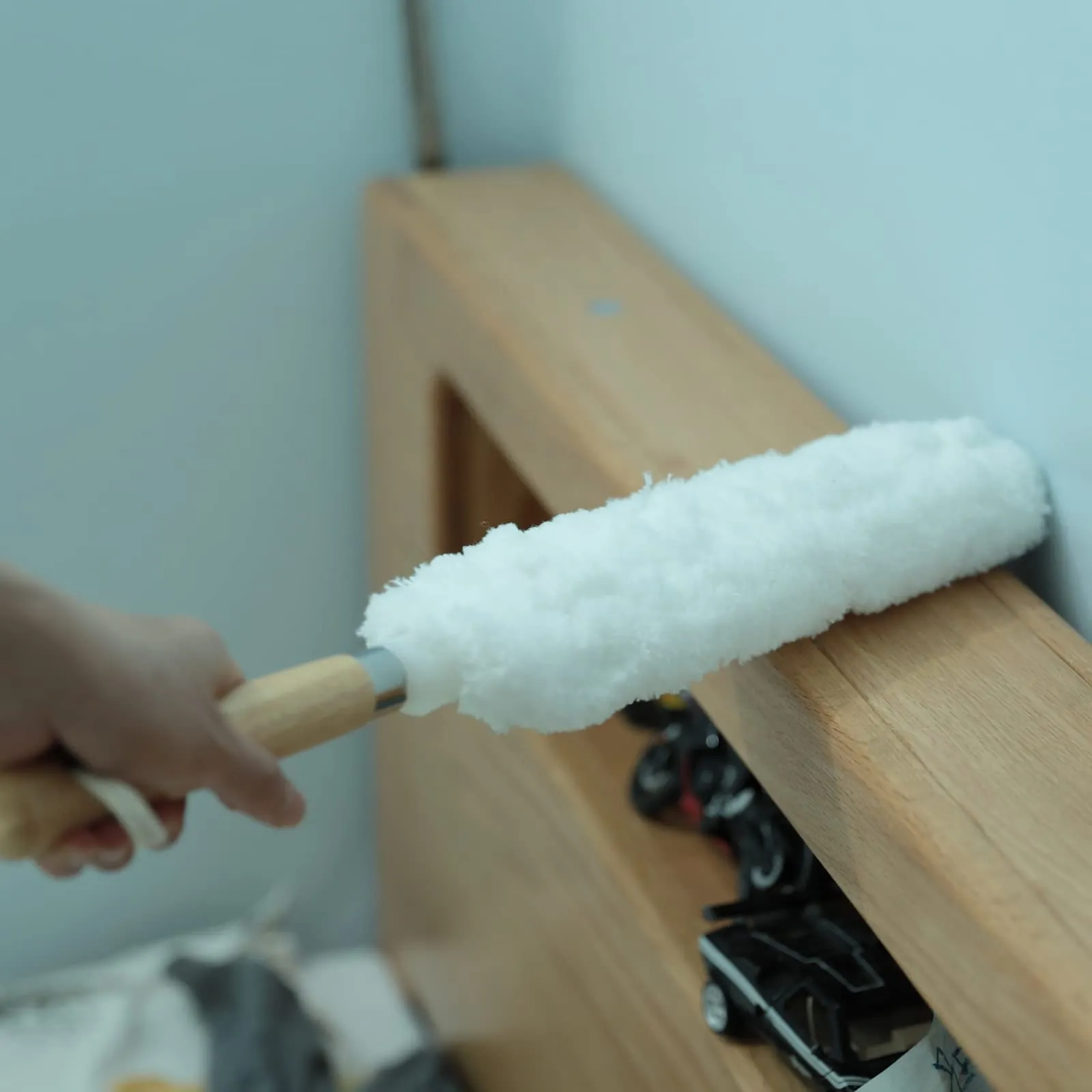 The Better Home Wooden Microfiber Duster for Home Cleaning | Feather Duster for Home & Car | Gentle Car Duster for Quick & Easy Cleaning